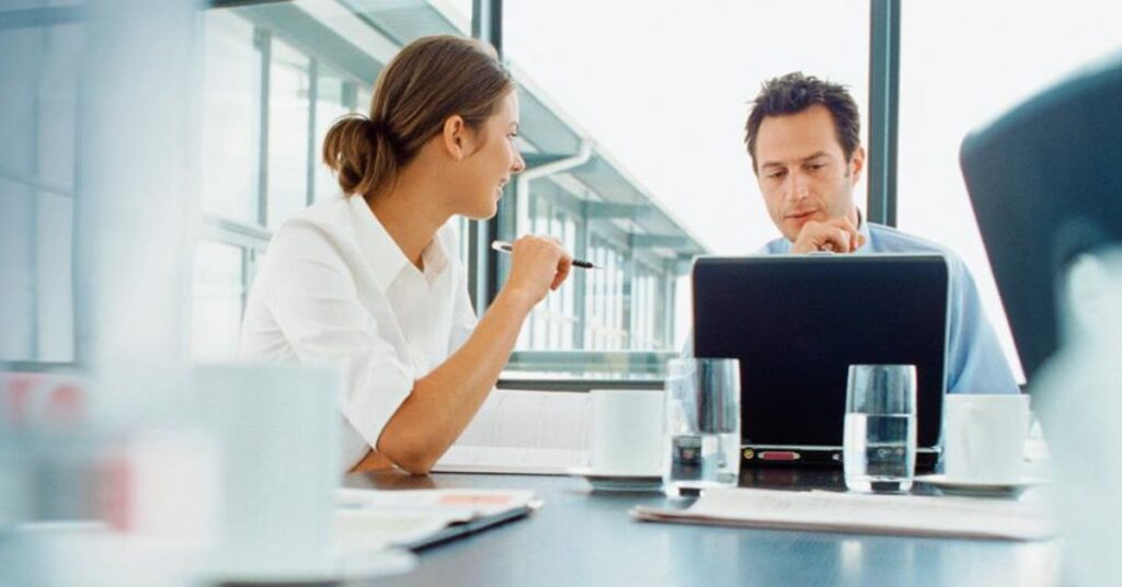 business people woring at desk 129299609 1024x536